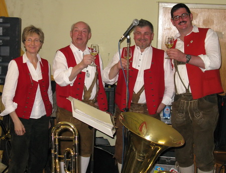 Prosit bei der Weinkniginnen Krnung in Nenzenheim