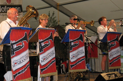 Die Frontreihe der Altmannshuser Musikanten LIVE